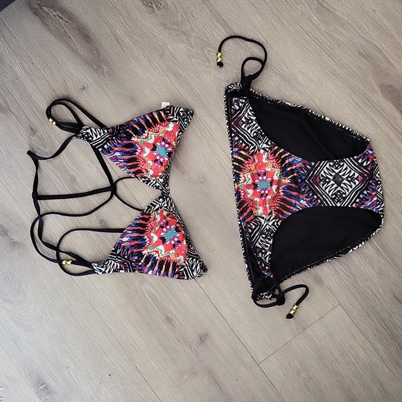 La Vie en Rose l black pattern swim wear l summer l bikini l activewear l - Picture 1 of 6